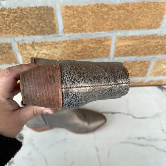 Joie Leather Metallic Gold Wood Stacked Block Heel Point Toe Ankle Boots Sz 37.5 - Picture 6 of 11